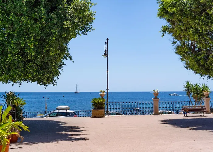 La Casa Di Margaret Apartment Giardini-Naxos