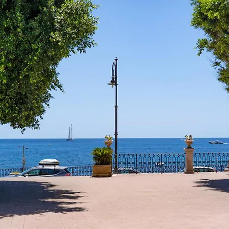 La Casa Di Margaret Daire Giardini Naxos